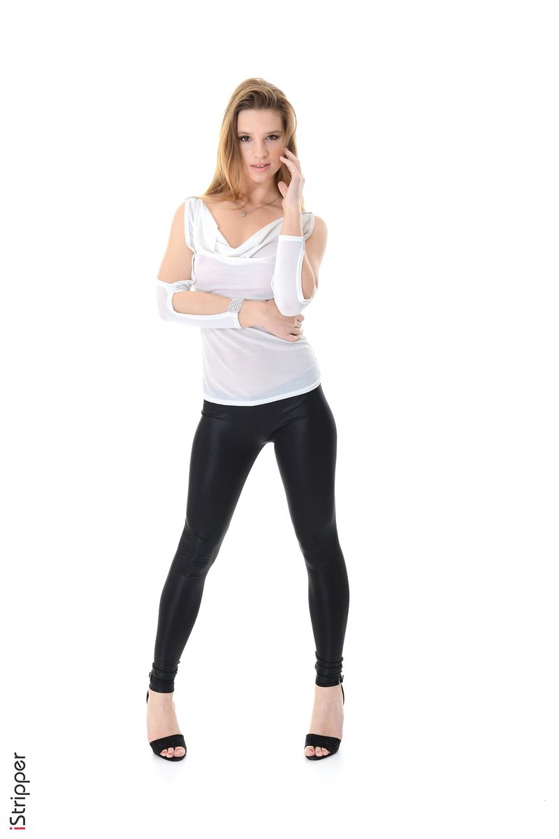 Аделина, 18 лет, 3 размер груди